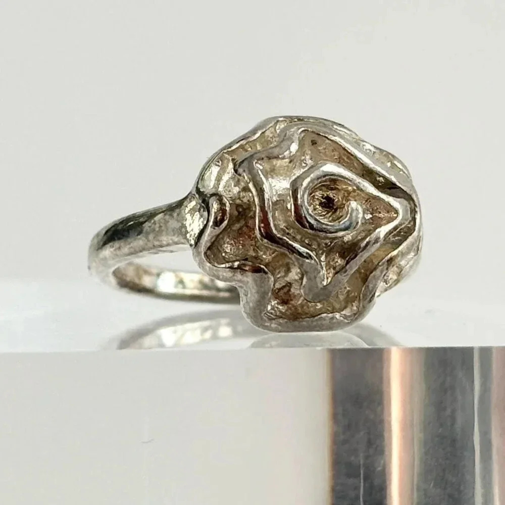 Sterling Silver Minimalist Rosebud Floral Head Vintage Ring - sz 6.25